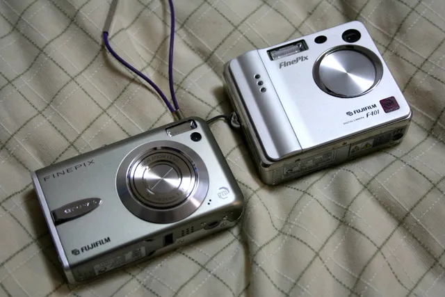 FinePix F401 and F30